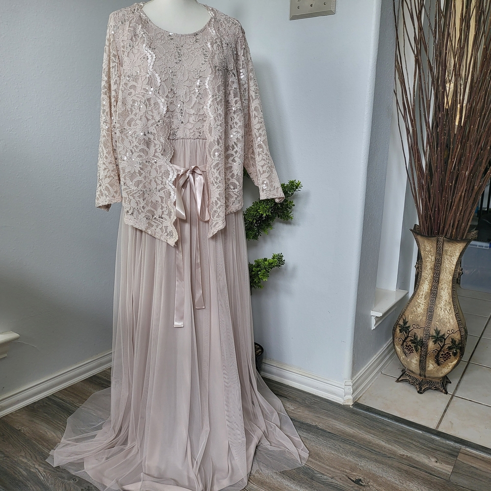 Condolite Elegant Lace Overlay Gown with Satin Ribbon